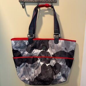 Lululemon travel bag. Reversible.
